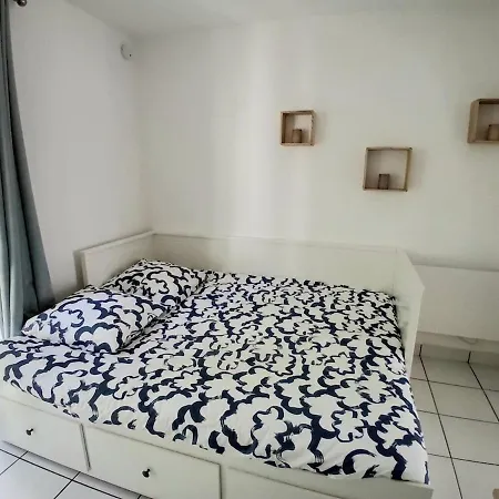 Cosy Proche Apartment *